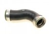 Патрубок интеркулера (нижний) (L) Audi A3/Skoda Octavia/SuperB/VW Golf/Jetta/Passat 2.0D 03- (сзади) FEBI BILSTEIN 102668 (фото 5)