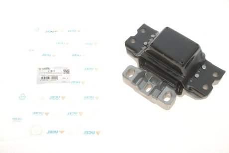 Подушка двигателя (L) VW Caddy 03- UCEL 61212